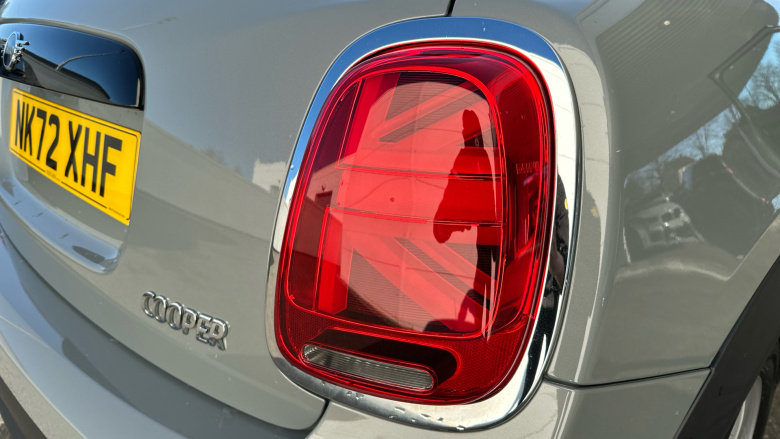 MINI Hatchback 1.5 Cooper Classic 5dr Auto Petrol Hatchback